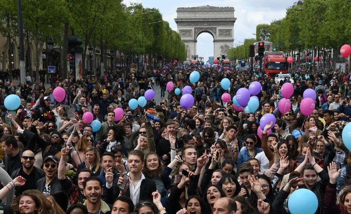 Manif-concert gratuite "Printemps solidaire" sur les Champs-Elysées, le 16 avril 2017
 (ALAIN JOCARD / AFP)