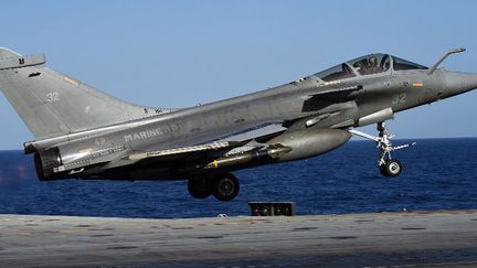 Un avion de chasse français Rafale avant des frappes contre Daech en novembre 2015. (AFP/ Anne-Christine Poujoulat )