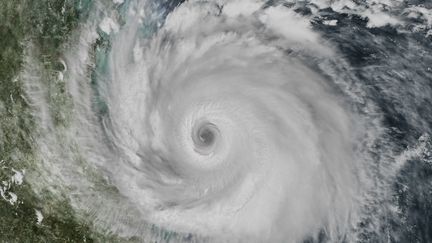 Un ouragan vue depuis le ciel. (JWH)