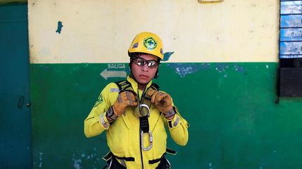 les membres de l’ONG «Comandos de Salvamento», aussi appelés «Rescue Corps», sont sur tous les fronts pour venir en aide aux soldats, aux guérilleros et aux civils. La population les surnomment alors les «héros méconnus».  (Reuters/Jose Cabezas )