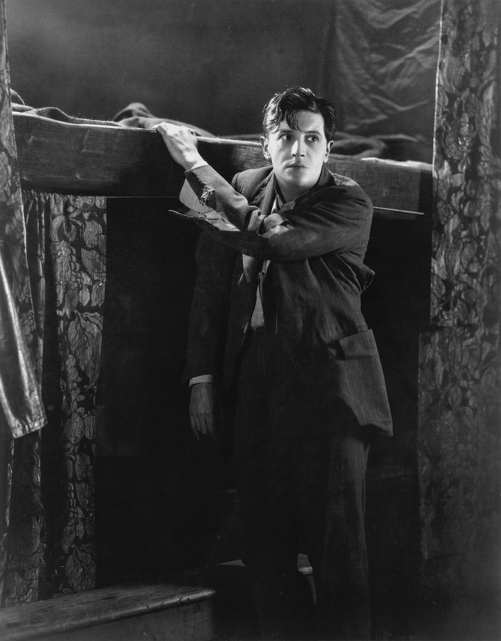 Ivor Novello dans "Downhill" (1927) d'Alfred Hitchcock
 (BFI)