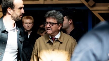 Jean-Luc Mélenchon, leader de La France insoumise et Manuel Bompart, devant le tribunal de Bobigny (Seine-Saint-Denis) le 19 septembre 2019. (SAMUEL BOIVIN / NURPHOTO / AFP)