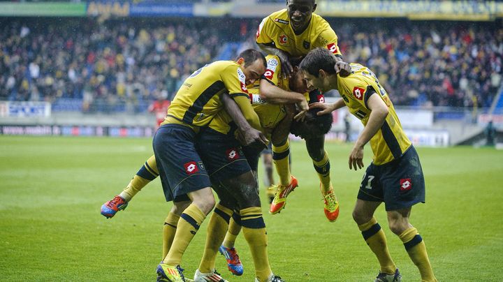 La joie des joueurs sochaliens apr&egrave;s leur victoire contre Dijon, le 15 avril 2012. (SEBASTIEN BOZON / AFP)