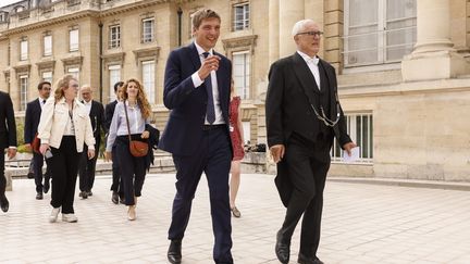 Des députés nouvellement élus ou réélus arrivent à l'Assemblée nationale, à Paris le 20 juin 2022&nbsp; (OLIVIER CORSAN / MAXPPP)