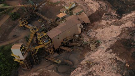 Une vue aérienne du barrage de la mine Corrego do Feijao,&nbsp;après qu'il a cédé, déclenchant une coulée de boue, le 25 janvier 2019. (WASHINGTON ALVES / REUTERS)