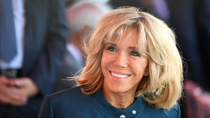 Brigitte Macron avant le défilé de la Fête nationale&nbsp;sur les Champs-Elysées, à Paris, le 14 juillet 2017. (ALAIN JOCARD / AFP)