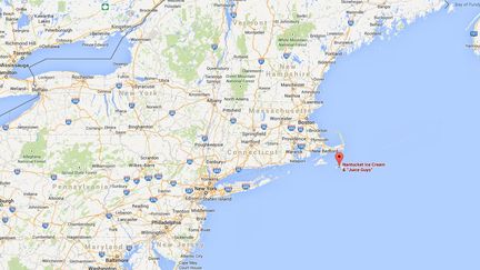 Corey Griffin, 27 ans, a saut&eacute; du toit d'un b&acirc;timent de deux &eacute;tages, dans le port de Nantucket (Etats-Unis), jeudi 21 ao&ucirc;t 2014. ( GOOGLE MAPS / FRANCETV INFO )