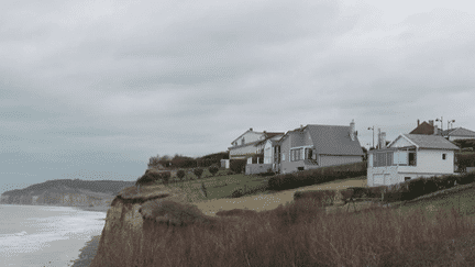 Seine-Maritime : des habitations menacées par les effondrements de falaises (France 2)