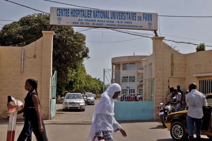 A l'entrée de l'hôpital Fann à Dakar le 29 août 2014 (Jane Hahn/AP/SIPA)