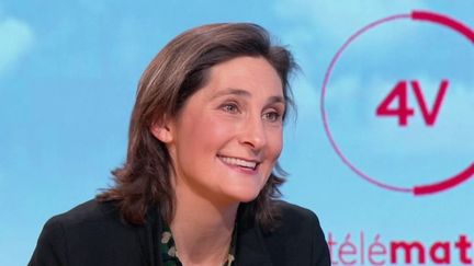 Amélie Oudéa-Castéra, ministre des Sports et des Jeux olympiques et paralympiques, est l'invitée des "4 Vérités" sur France 2, mardi 20 décembre. (FRANCE 2)