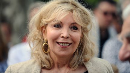 Maryse Wolinski, la veuve du dessinateur Georges Wolinski, pose lors de l'inauguration d'une biblioth&egrave;que portant le nom de son mari, le 13 juin 2015 &agrave; Fenouillet (Haute-Garonne).&nbsp; (REMY GABALDA / AFP)