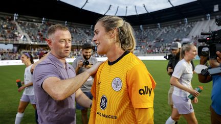 Christy Holly, ex-entraîneur du Racing Louisville, ici en août 2021, a été banni à vie de la NWSL, comme trois autres entraîneurs. (TIM NWACHUKWU / AFP)