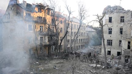 Des bâtiments endommagés après une frappe russe sur Lviv, dans l'ouest de l'Ukraine, le 4 septembre 2024. (YURIY DYACHYSHYN / AFP)