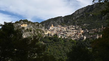 Le village de Saorge dans les Alpes-Maritimes est inaccessible par la route après le passage de la tempête Alex, le 6 octobre 2020. (CHRISTOPHE SIMON / AFP)