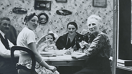 La galerie Arrêt sur l'image de Bordeaux présent deux expositions photo autour du même thème : "A table ! " et "A boire et à manger" 
 (France 3 / Culturebox )