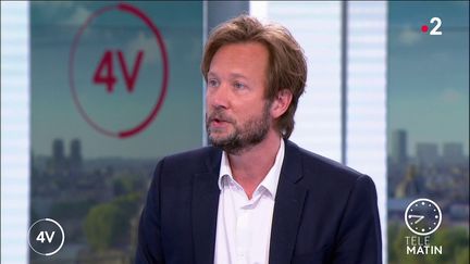 Crise : « Nous proposons un minimum jeunesse », indique Boris Vallaud (PS)