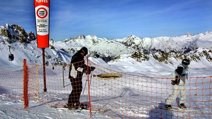 Des skieurs pratiquant le hors-piste sur les pistes de la station de Le Plagne (Savoie). (MAXPPP)