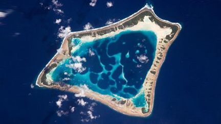 L'atoll d'Atafu, le plus petit et le deuxième plus peuplé de Tokelau, possède un accès internet par satellite régulier. De nombreux ordinateurs portables se sont invités sur Tokelau grâce à Freenom, la société qui possède l'extension de domaine du pays. (PHOTO12)