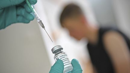 Covid-19 : comment se déroule la vaccination des enfants dans les autres pays ?