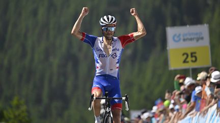 Bras levés pour la deuxième fois cette saison, Thibaut Pinot a réussi une belle performance pour remporter la 7e étape du Tour de Suisse, le 18 juin 2022. (MAXPPP)