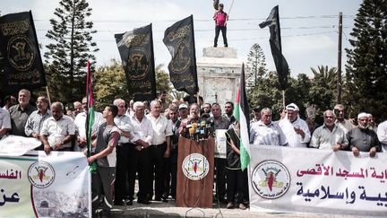 Le chef du Jihad Islamique, Khodr Habib, dénonçant depuis Gaza, au pied du monument au soldat inconnu, les violations de la Mosquée d'Al-Aqsa par l'armée israélienne à Jérusalem, le 14 septembre 2015. (Mustafa Hassona/Anadolu Agency)