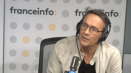 Julien Courbet, animateur d'"Arnaques" sur M6. (FRANCEINFO / RADIOFRANCE)