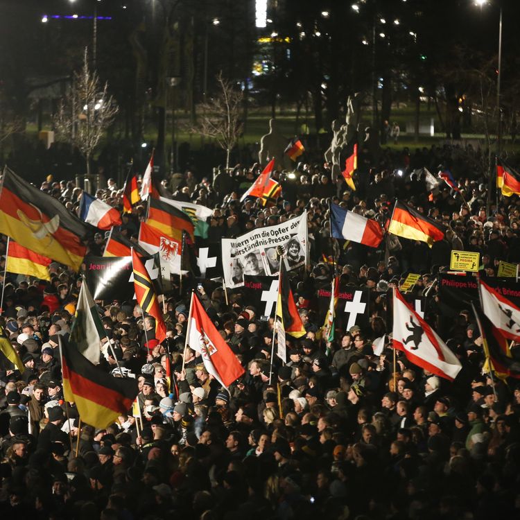 Pegida : Comment Une Poignée D'islamophobes A Fait Descendre 25 000 ...