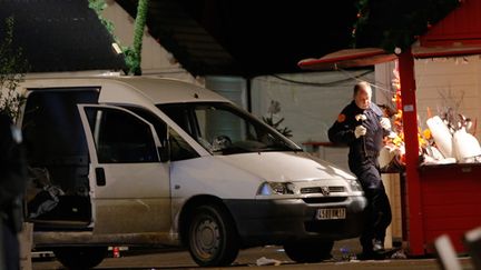 &nbsp; (Lundi soir vers 19h l'homme a foncé dans le marché de Noël avec une camionette © REUTERS/Stephane Mahe)