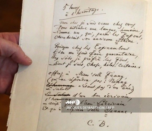 Dans la collection de manuscrits de Baudelaire, un poème adressé à son éditeur, Auguste Poulet-Malassis.
 (JACQUES DEMARTHON / AFP)