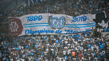 Bannière des supporters dans les tribunes du Stade vélodrome à Marseille, lors du premier match de championnat, le 1er septembre 2019. (CHRISTOPHE SIMON / AFP)