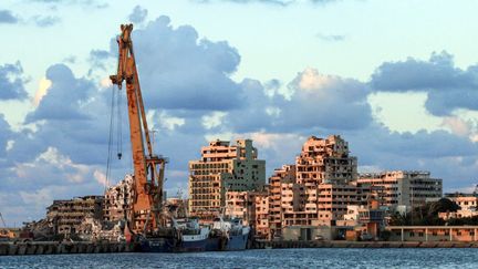 Une vue du front de mer de Benghazi, la&nbsp; grande ville portuaire à l'est de la Libye. (ABDULLAH DOMA / AFP)