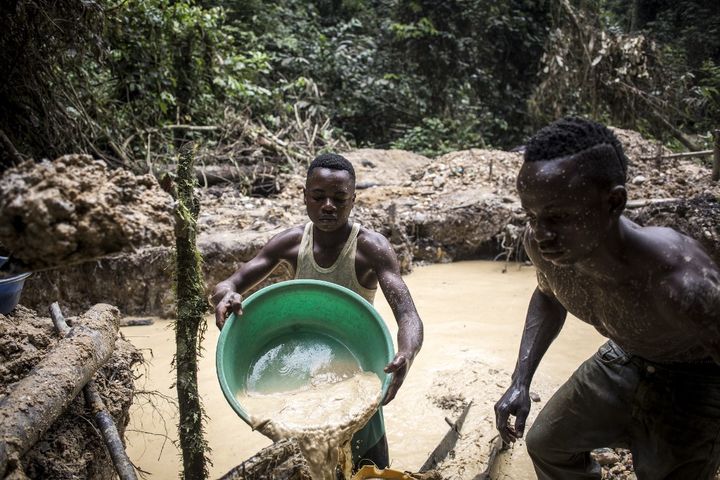 L'Ituri est riche en métaux précieux comme l'or. Une ressource au cœur du conflit qui déchire les communautés Lendu et Hema. (JOHN WESSELS / AFP)