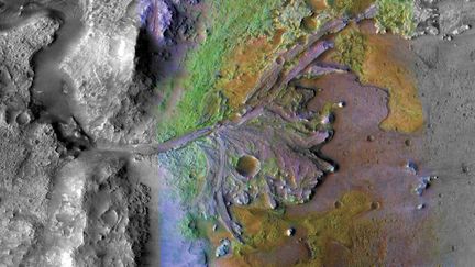 Vue satellite du cratère de Jezero, sur Mars, où doit atterir le prochain véhicule de la Nasa, en février 2021. (NASA)