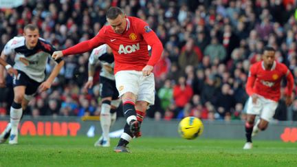 Un doublé de Wayne Rooney face à West Bromwich Albion (2-0) a permis à Manchester United de ravir la place de leader à Manchester City, battu par Swansea (1-0). (ANDREW YATES / AFP)