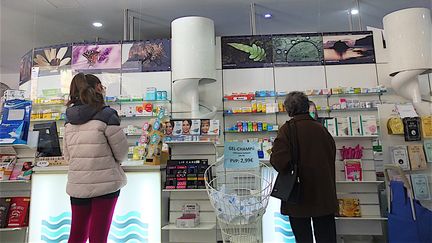 La Première ministre a indiqué le 31 août 2023 que les pharmaciens seraient désormais autorisés à prescrire des antibiotiques pour la cystite et l'angine. (PATRICK LEFEVRE / MAXPPP)