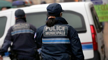 Sécurités : l'armement des policiers municipaux doit-il être obligatoire ?