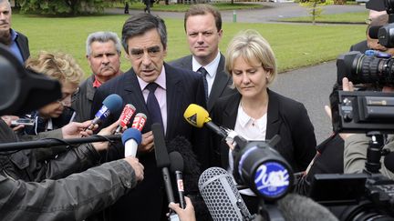 L'ancien Premier ministre&nbsp;Fran&ccedil;ois Fillon et Nadine Morano, le 13 juin &agrave; Toul (Meurthe-et-Moselle). (JEAN-CHRISTOPHE VERHAEGEN / AFP)