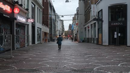 Une rue commercante de Lille déserte en octobre 2020.&nbsp; (FRANCOIS CORTADE / FRANCE-BLEU NORD)