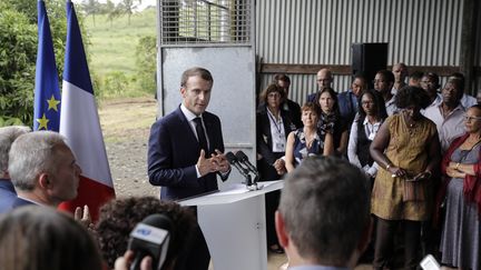 Lors de sa visite aux Antilles en septembre 2018, le président de république Emmanuel Macron a reconnu que "la pollution à la chlordécone est un scandale environnemental" et que "l'Etat doit prendre sa part de responsabilité". (THOMAS SAMSON / POOL / AFP POOL)