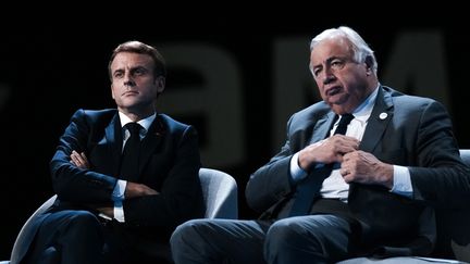 Emmanuel Macron et Gérard Larcher à Paris le 18 novembre 2021 lors du congrès de l'Association des maires de France&nbsp; (THIBAULT CAMUS / POOL / AP POOL)