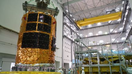 L'engin Kounotori 6 de l'agence JAXA,&nbsp;le 6 juillet 2016 à&nbsp;Tanegashima (Japon), avant&nbsp;d'être envoyé dans l'espace.&nbsp; (JAXA / AFP)