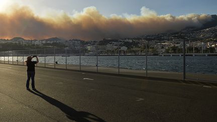 L'île portugaise est touchée comme sa métropole par de violents incendies. Des centaines de personnes ont dû être évacuées.