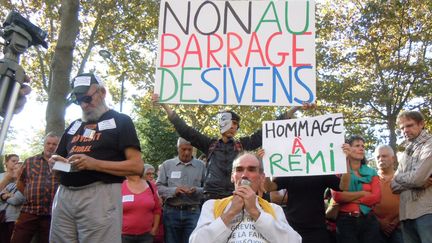 Une manifestation en hommage &agrave; R&eacute;mi Fraisse &agrave; Albi (Tarn), le 27 octobre 2014, apr&egrave;s la mort du jeune homme sur le site du barrage de Sivens. (MAXPPP)