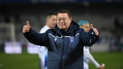 James Zhou, président et actionnaire majoritaire de l'AJ Auxerre, le 9 avril 2022. (MARION BOISJOT / MAXPPP)