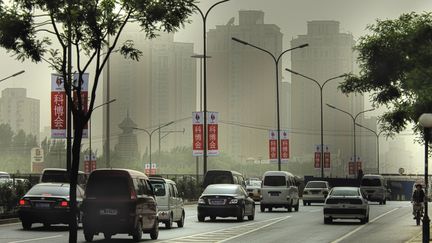 Une art&egrave;re de P&eacute;kin (Chine), en d&eacute;cembre 2011. (SIEGFRIED MARTIN / BILDERBERG / AFP)