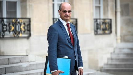 Le ministre de l'Education nationale, Jean-Michel Blanquer, à la sortie du Conseil des ministres, le 31 août 2018, à Paris.&nbsp; (STEPHANE DE SAKUTIN / AFP)