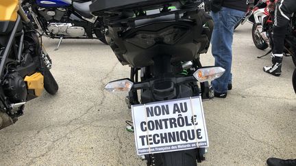 Une manifestation des motards en colère à Bédarrides, dans le Vaucluse, contre le contrôle technique pour les deux-roues, en avril 2021.
 (ISABELLE GAUDIN / RADIOFRANCE)