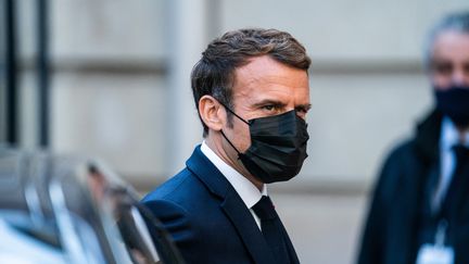 Emmanuel Macron lors d'une conférence internationale sur la Libye à la Maison de la Chimie, le 12 novembre 2021 à Paris. (XOSE BOUZAS / HANS LUCAS VIA AFP)