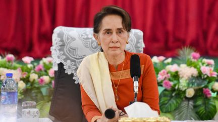 Aung San Suu Kyi&nbsp;lors d'une visite dans le canton de Thayarwaddy, dans la région de Bago (Birmanie), le 14 mars 2019. (YE AUNG THU / AFP)