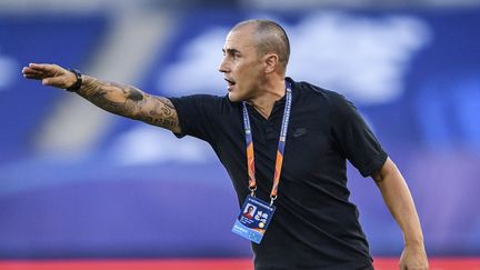 L'entraîneur italien Fabio Cannavaro lors d'un match du&nbsp;Guangzhou Evergrande, devenu Guangzhou FC, face au&nbsp;Shanghai Shenhua, le 25 juillet 2020. (STR / AFP)